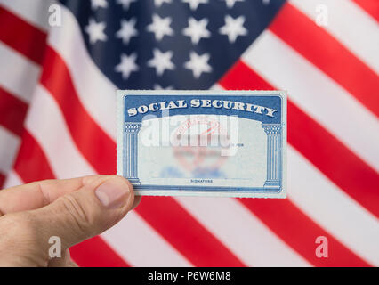 Social Security Card und Resident Alien Card. Green Card american dream Konzept Stockfoto