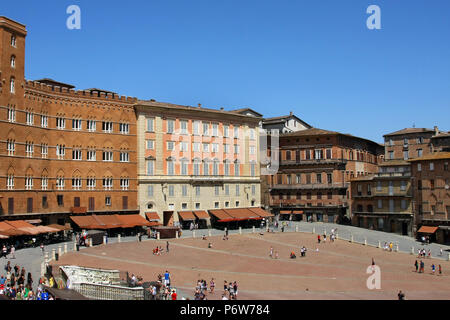 SIENA, ITALIEN - Juli 05, 2008: Piazza del Campo ist der Hauptplatz von Siena Stockfoto