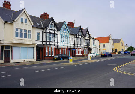 Viktorianische Terrasse Giebelhäuser und Cottages am Meer in Seaton Carew Hartlepool, England Stockfoto