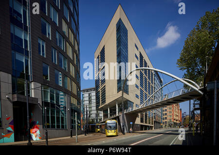 2 Piccadilly Place modern office Entwicklung mit Fußgänger-Brücke über der London Road, Manchester Stockfoto