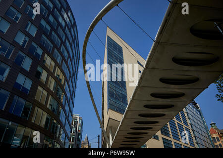 2 Piccadilly P § n office Entwicklung mit Fußgänger-Brücke über der London Road, Manchester Stockfoto