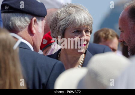 Theresa May, britische Premierministerin beim Tag der britischen Streitkräfte, Llandudno, Stockfoto