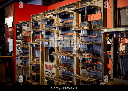 Manchester Replik MOSI Baby Kleinangelegte experimentelle Maschine, war der weltweit erste gespeichert - Programm computer. Museum von Wissenschaft und Industrie in Cast Stockfoto