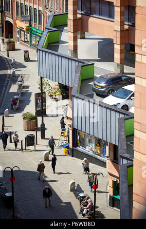 Rochdale Stadtzentrum, Yorkshire Straße, der Haupteinkaufsstraße, Rochdale Exchange Shopping Parkplatz sichtbar Greater Manchester Stockfoto