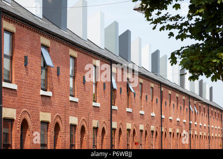 Chimney Pot Park ist einer städtischen Gemeinschaft von Kopf Häuser in Salford, Manchester. Reihenhäuser in Langworthy durch Urbansplash renoviert Stockfoto