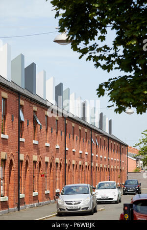 Chimney Pot Park ist einer städtischen Gemeinschaft von Kopf Häuser in Salford, Manchester. Reihenhäuser in Langworthy durch Urbansplash renoviert Stockfoto