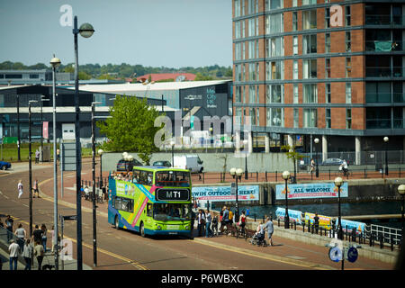 LOWRY OUTLET an MEDIACITYUK Entscheidungsträger Markt und Dino-Studie Stockfoto