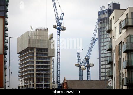 Rochdale Road Sudell Straße Collyhurst Terrakotta Gebäude aus rotem Backstein mit Brettern vernagelt unbesetzt isoliert ehemalige Wohnhaus nur diese Ecke Abschnitt Stockfoto