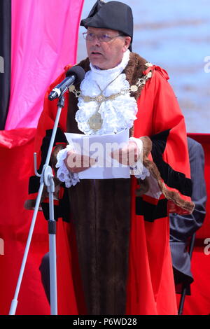 Der Herr Bürgermeister von Scarborough Cllr Joe Plant eine Rede bei der Eröffnung der Streitkräfte Tag in Scaborough Stockfoto