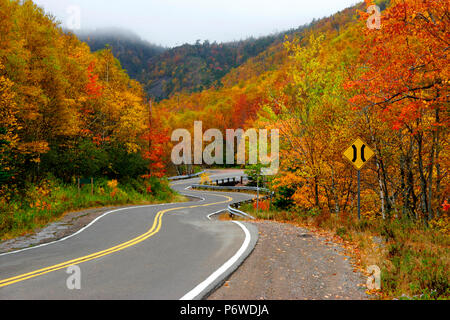 Switchback auf der Basis von Cape Smokey, Cabot Trail, Cape Breton, Nova Scotia. Stockfoto