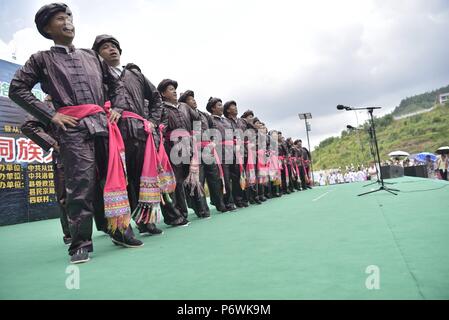 Congjiang, Congjiang, China. 3. Juli 2018. Congjiang, CHINA - Menschen führen Grand Song Dong ethnische Gruppe in Congjiang, Südwesten Chinas Provinz Guizhou. Credit: SIPA Asien/ZUMA Draht/Alamy leben Nachrichten Stockfoto