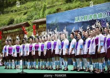 Congjiang, Congjiang, China. 3. Juli 2018. Congjiang, CHINA - Menschen führen Grand Song Dong ethnische Gruppe in Congjiang, Südwesten Chinas Provinz Guizhou. Credit: SIPA Asien/ZUMA Draht/Alamy leben Nachrichten Stockfoto