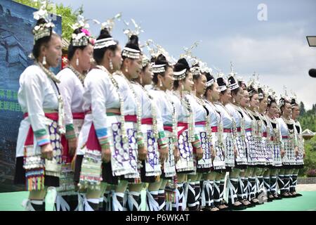 Congjiang, Congjiang, China. 3. Juli 2018. Congjiang, CHINA - Menschen führen Grand Song Dong ethnische Gruppe in Congjiang, Südwesten Chinas Provinz Guizhou. Credit: SIPA Asien/ZUMA Draht/Alamy leben Nachrichten Stockfoto