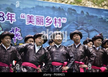 Congjiang, Congjiang, China. 3. Juli 2018. Congjiang, CHINA - Menschen führen Grand Song Dong ethnische Gruppe in Congjiang, Südwesten Chinas Provinz Guizhou. Credit: SIPA Asien/ZUMA Draht/Alamy leben Nachrichten Stockfoto