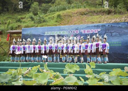 Congjiang, Congjiang, China. 3. Juli 2018. Congjiang, CHINA - Menschen führen Grand Song Dong ethnische Gruppe in Congjiang, Südwesten Chinas Provinz Guizhou. Credit: SIPA Asien/ZUMA Draht/Alamy leben Nachrichten Stockfoto