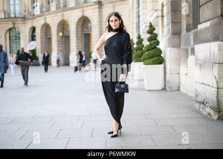 Paris, Frankreich. 02 Juli, 2018. Alexa Dell posing außerhalb von Ralph & Russo Landebahn zeigen während der Haute Couture Fashion Week in Paris - Juli 2, 2018 - die Credit: Runway Manhattan*** Für die redaktionelle Nutzung nur*** | Verwendung weltweit/dpa/Alamy leben Nachrichten Stockfoto