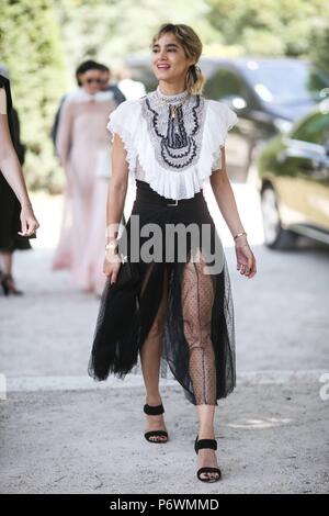 Paris, Frankreich. 02 Juli, 2018. Sofia Boutella Teilnahme an der Dior Landebahn zeigen während der Haute Couture Fashion Week in Paris - Juli 2, 2018 - die Credit: Runway Manhattan*** Für die redaktionelle Nutzung nur*** | Verwendung weltweit/dpa/Alamy leben Nachrichten Stockfoto