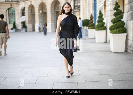 Paris, Frankreich. 02 Juli, 2018. Alexa Dell posing außerhalb von Ralph & Russo Landebahn zeigen während der Haute Couture Fashion Week in Paris - Juli 2, 2018 - die Credit: Runway Manhattan*** Für die redaktionelle Nutzung nur*** | Verwendung weltweit/dpa/Alamy leben Nachrichten Stockfoto