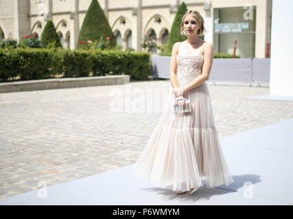 Paris, Frankreich. 02 Juli, 2018. Emma Roberts die Teilnahme an der Start- und Landebahn Dior zeigen während der Haute Couture Fashion Week in Paris - Juli 2, 2018 - die Credit: Runway Manhattan*** Für die redaktionelle Nutzung nur*** | Verwendung weltweit/dpa/Alamy leben Nachrichten Stockfoto