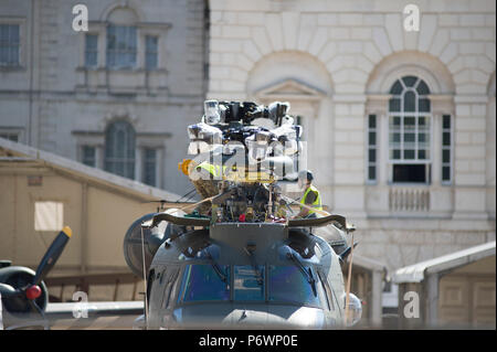 Horse Guards Parade, London, UK. 3. Juli, 2018. Eine Vielzahl von RAF-Flugzeuge aus Vergangenheit und Gegenwart werden auf dem zentralen London exerzierplatz als Teil der RAF 100 Flugzeuge Tour durch Großbritannien montiert, die Feier des 100. Jahrestages der Errichtung der RAF. Credit: Malcolm Park/Alamy Leben Nachrichten. Stockfoto