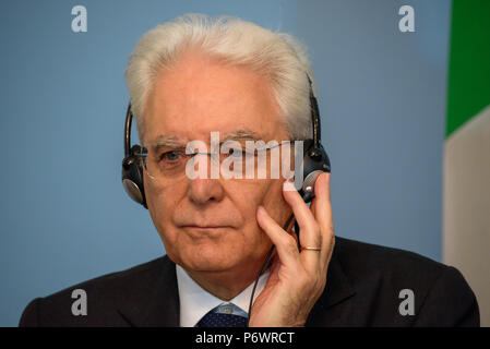 Riga, Lettland. 3. Juli 2018. 03.07.2018. RIGA, Lettland. Pressekonferenz des Präsidenten von Italien Sergio Mattarella und Präsidentin von Lettland, Raimonds VEJONIS in Riga, Lettland. Credit: gints Ivuskans/Alamy leben Nachrichten Stockfoto