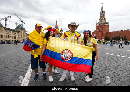 Moskau, Russland. 3. Juli 2018. Moskau, Russland. 3. Juli 2018. Kolumbien Fans auf dem Roten Platz vor dem 2018 FIFA World Cup Runde 16 Match zwischen Kolumbien und England bei Spartak Stadium am 3. Juli 2018 in Moskau, Russland. Credit: PHC Images/Alamy leben Nachrichten Stockfoto