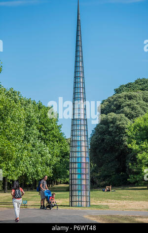 London, Großbritannien. 3. Juli 2018. Kimsooja, eine Nadel Frau: Galaxy war eine Erinnerung, die Erde ist ein Souvenir, 2014, die Alex Vervoordt Galerie - Frieze Skulptur, eine der größten Ausstellungen im Freien in London, darunter Arbeiten von 25 internationalen Künstlerinnen und Künstler aus fünf Kontinenten im Regent's Park ab 4. Juli - 7. Oktober 2018. Credit: Guy Bell/Alamy leben Nachrichten Stockfoto