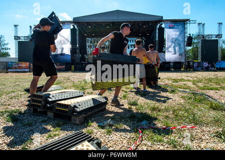 Hradec Kralove, Tschechische Republik. 03 Juli, 2018. Rock für Leute Musik Festival beginnt in Hradec Kralove, Tschechische Republik, 3. Juli 2018. Quelle: David Tanecek/CTK Photo/Alamy leben Nachrichten Stockfoto