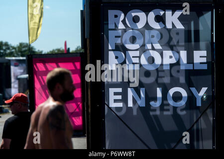 Hradec Kralove, Tschechische Republik. 03 Juli, 2018. Rock für Leute Musik Festival beginnt in Hradec Kralove, Tschechische Republik, 3. Juli 2018. Quelle: David Tanecek/CTK Photo/Alamy leben Nachrichten Stockfoto