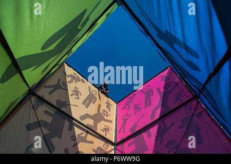 Hradec Kralove, Tschechische Republik. 03 Juli, 2018. Rock für Leute Musik Festival beginnt in Hradec Kralove, Tschechische Republik, 3. Juli 2018. Quelle: David Tanecek/CTK Photo/Alamy leben Nachrichten Stockfoto