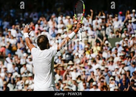 London, Großbritannien, 3. Juli 2018: Rafael Nadal aus Spanien während Tag 2 in Wimbledon Tennis Championships 2018 auf der All England Lawn Tennis und Croquet Club in London. Credit: Frank Molter/Alamy leben Nachrichten Stockfoto