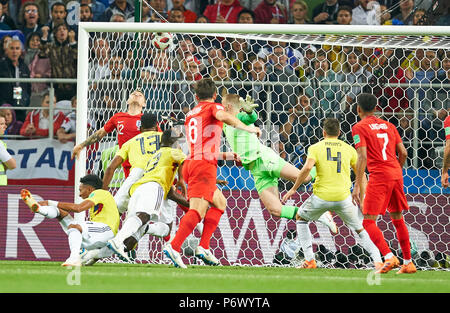 England - Kolumbien, Fußball, Moskau, Juli 03, 2018 Yerry MINA, Kolumbien Nr. 13 schießen Ziel für 1-1, ENGLAND - KOLUMBIEN FIFA WM 2018 Russland, Saison 2018/2019, Juli 03, 2018 S p a r t a k Stadion in Moskau, Russland. © Peter Schatz/Alamy leben Nachrichten Stockfoto