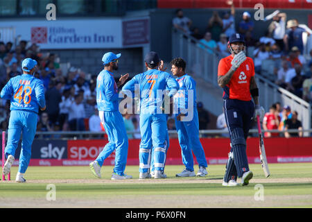 Emirate Old Trafford, Manchester, UK. 3. Juli 2018. Internationale Twenty20 Cricket, zwischen England und Indien; eine zweite wicket für Indien als Alex Hales wird durch Kuldeep Yadav für 8 Credit gerollt: Aktion plus Sport/Alamy leben Nachrichten Stockfoto