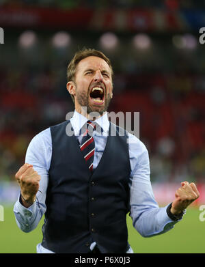 Moskau, Russland. 3. Juli 2018. England Manager Gareth Southgate feiert penalty Sieg KOLUMBIEN V ENGLAND KOLUMBIEN V England, 2018 FIFA WORLD CUP RUSSLAND 03 Juli 2018 GBC 9230 2018 FIFA WM Stadion Spartak Moskau Russland STRENG REDAKTIONELLE VERWENDUNG NUR. Wenn der Spieler/Spieler in diesem Bild dargestellt ist/Spielen für einen englischen Club oder das England National Team. Dann ist dieses Bild darf nur für redaktionelle Zwecke verwendet werden. Keine kommerzielle Nutzung. Folgende Verwendungen sind auch dann eingeschränkt, wenn in einem redaktionellen Kontext: Verwendung in Verbindung mit oder als Teil eines nicht autorisierten Audio-, Video-, Daten-, Scheinwerfer li Stockfoto