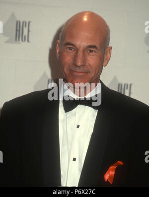 HOLLYWOOD, CA - 12. Januar: Schauspieler Patrick Stewart nimmt an der 13. jährlichen nationalen CableACE Award am 12. Januar 1992 im Pantages Theater in Hollywood, Kalifornien. Foto von Barry King/Alamy Stock Foto Stockfoto