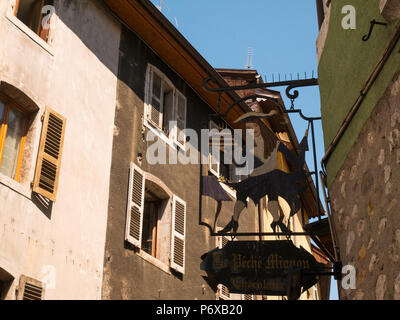 Schild an einem Haus in Annecy Frankreich Stockfoto