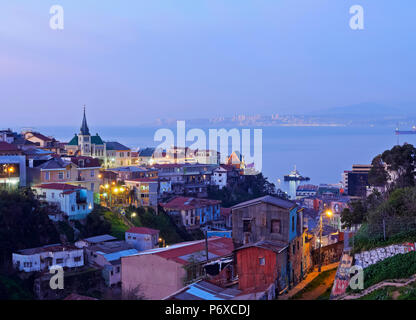 Chile, Valparaiso, erhöhten Blick auf die historischen Viertel Cerro Concepcion, erklärt als UNESCO-Weltkulturerbe. Stockfoto