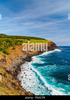 Küste-Blick Richtung Vulkans Rano Kau, Osterinsel, Chile Stockfoto