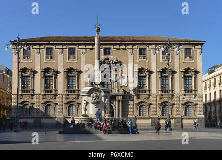 Elefantenbrunnen, Palazzo degli Elefanti, Piazza Duomo, Catania, Sizilien, Italien Stockfoto