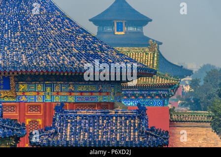 China, Beijing Tiantan Park, Tempel des Himmels, Imperial Gewölbe des Himmels, Chengzhen Tor und die "Halle des Gebetes für eine gute Ernte über Stockfoto