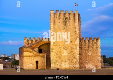 Dominikanische Republik, Santo Domingo, Colonial Zone, Fortaleza Ozama, jetzt die Seite des Museo de Armas, eine militärische Musuem, Torre del Homenaje - Turm der Hommage Stockfoto