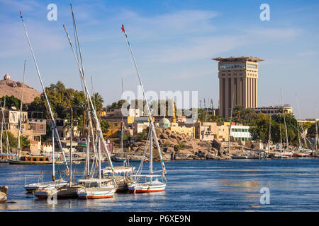 Ägypten, Oberägypten, Assuan, Ansicht von Mövenpick Resort und Nil Stockfoto