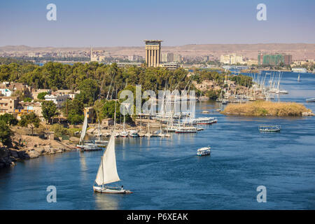 Ägypten, Oberägypten, Assuan, Ansicht von Mövenpick Resort und Nil Stockfoto