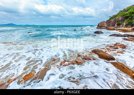 Sturm auf der Crystal Bay Strand. Koh Samui, Thailand. Stockfoto