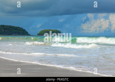 Sturm am Karon Beach. Insel Phuket in Thailand. Stockfoto