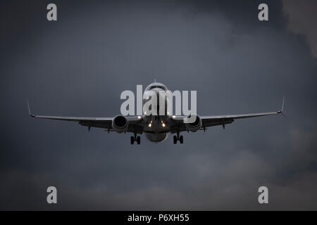 Kommerzielle jetliner auf Final Approach - Blick Stockfoto