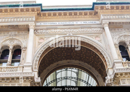 Erstaunlich Eingang Galleria Vittorio Emanuele II in Mailand. Stockfoto