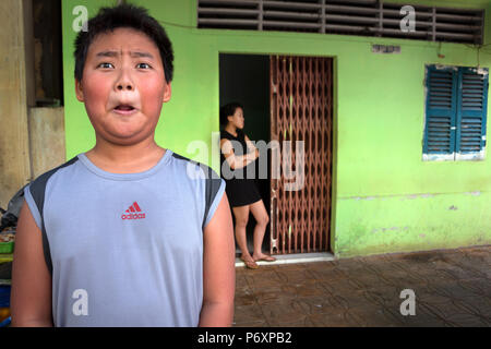 Jungen Kerl, lustiges Gesicht in Can Tho, Vietnam Stockfoto