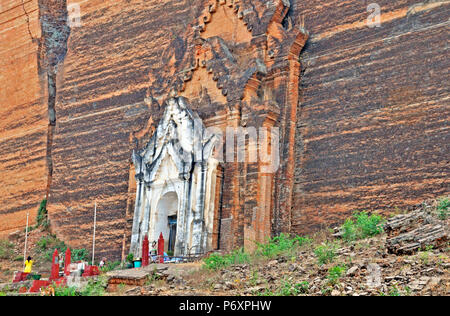 Mingun Paya Tempels, einem monumentalen unvollendete Stupa, Mingun, Sagaing Region, Myanmar Stockfoto