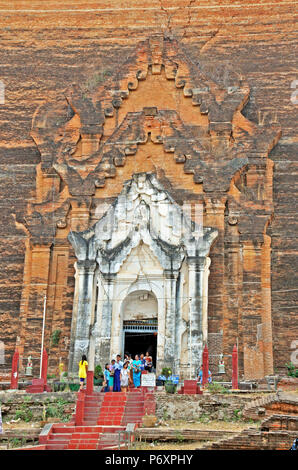 Mingun Paya Tempels, einem monumentalen unvollendete Stupa, Mingun, Sagaing Region, Myanmar Stockfoto